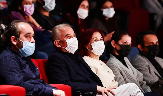 Tiyatro keyfi Büyükşehir Şehir Tiyatrosu ile yaşanıyor
