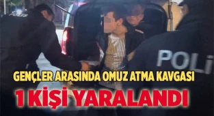 Yeni Cami avlusunda birbirlerine girdiler