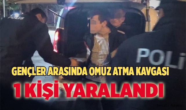 Yeni Cami avlusunda birbirlerine girdiler