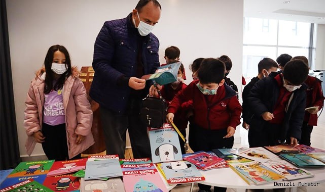 DENİZLİ ÇÖZÜM KOLEJİ MİNİ KİTAP FUARINI ÖĞRENCİLERİYLE BULUŞTURDU