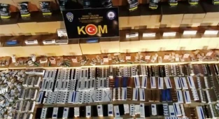 Denizli’de milyonlarca liralık kaçak ürün ele geçirildi