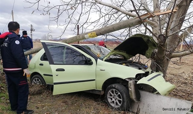 Denizli’de otomobil ağaca çarptı: 1 yaralı