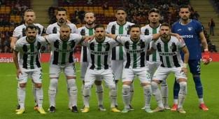 Denizlispor, İstanbul'da tarih yazarak tur atladı