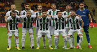 Denizlispor, İstanbul'da tarih yazarak tur atladı