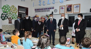 Denizli’de 188 bin öğrenci karne heyecanı yaşadı