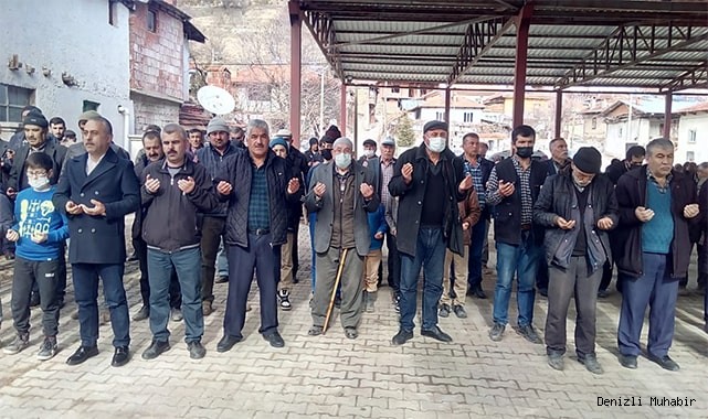 Eller semaya yağmur ve kar yağışı için açıldı