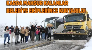 Karda mahsur kalanlar belediye ekiplerince kurtarıldı
