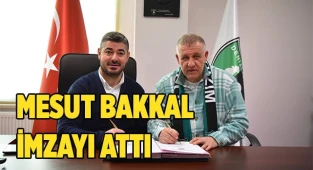 Mesut Bakkal imzayı attı