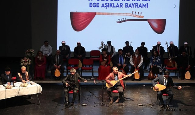 Âşıklar Denizlililer için çalıp söyledi