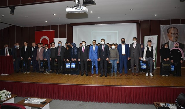 Dereceye giren İmam Hatip öğrencileri ödüllendirildi