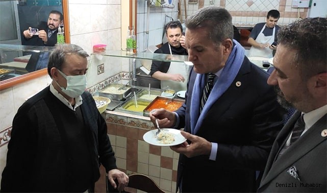 Mustafa Sarıgül esnaf lokantasında pilav yedi