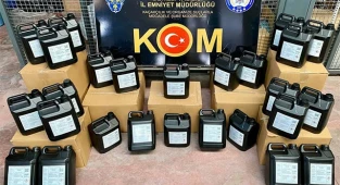 Yüzlerce kaçak ürün ve 63 bidon içerisinde 315 litre etil alkol ele geçirildi