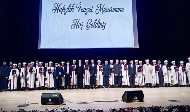 19 hafız törenle belgelerini aldı