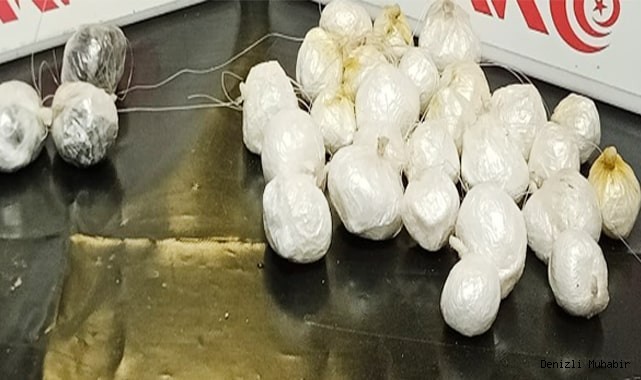 2 kadın vücutlarına gizledikleri uyuşturucuyla yakalandı