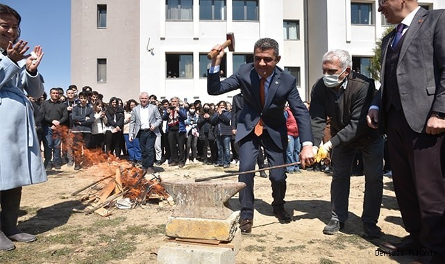 Ateş Yaktık Demir Dövdük…