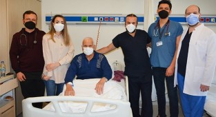 Denizli’de 2 hastaya tıpa metoduyla apendiks kapama işlemi uygulandı