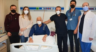 Denizli’de 2 hastaya tıpa metoduyla apendiks kapama işlemi uygulandı