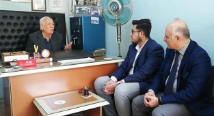 En yaşlı emlakçı ile en genç emlakçı bir araya geldi
