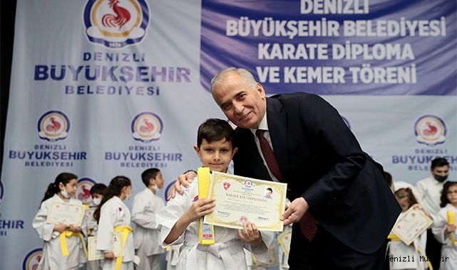 Karate kemeri sevincini Başkan Zolan ile yaşadılar