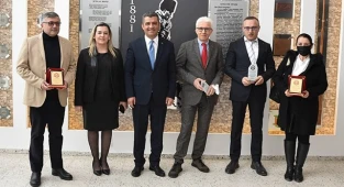 Milli Eğitim’den hayırseverlere plaket