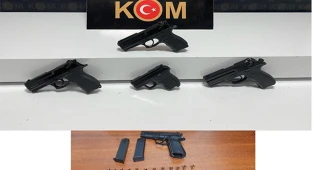 Silah kaçakçıları operasyonla yakalandı
