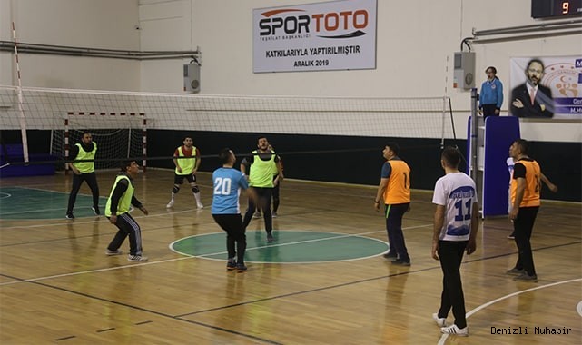 VOLEYBOL’DA FİLELER ÇOŞTU