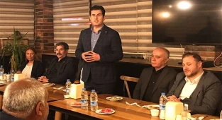 BAŞKAN GÜNGÖR İFTARINI ÇARDAK’TA İLÇE TEŞKİLATI İLE BİRLİKTE AÇTI