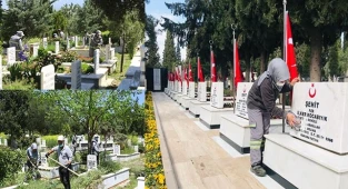 Büyükşehir’den mezarlıklarda bayram mesaisi