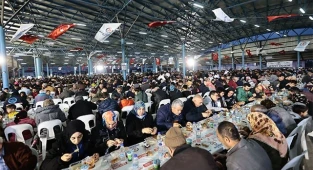 Büyükşehir'in iftar bereketi bu kez Anafartalar'a taşındı