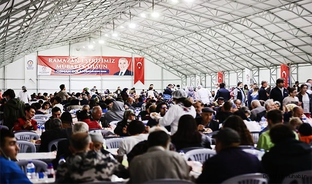 Büyükşehir’in iftar çadırı ilk gün binlerce vatandaşı ağırladı