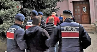 Isparta’da aranan dolandırıcılar Denizli’de yakalandı
