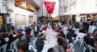 İYİ PARTİ’NİN RAMAZAN SOFRASI SOKAKLARA SIĞMADI