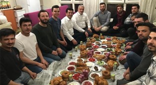 Yücel Güngör, PAÜ’lü öğrencilerle sahurda buluştu