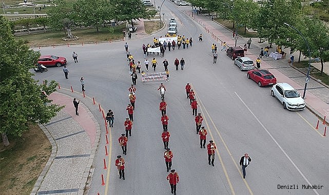 12. Tiyatro Festivali, Kortej Yürüyüşü ile Başladı