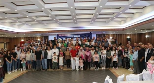 Başkan Özbaş, 1 Mayıs'ı mesai arkadaşlarıyla kutladı