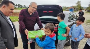 BAYRAM HEDİYELERİ BAŞKAN AMCA’DAN