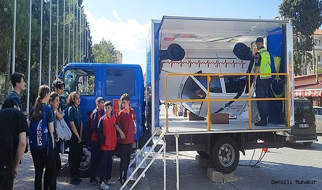Emniyet kemerinin önemi simülasyon aracıyla anlatıldı