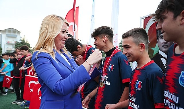 GENÇLİK TURNUVASI’NDA ŞAMPİYONLAR KUPALARINI ALDI