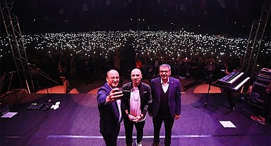 GRİPİN KONSERİ ONBİNLERCE GENCİ COŞTURDU