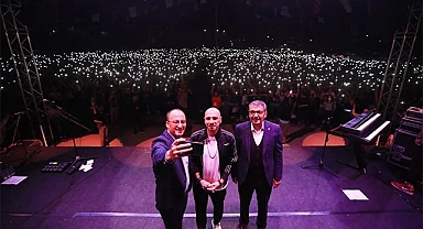 GRİPİN KONSERİ ONBİNLERCE GENCİ COŞTURDU