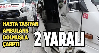 Hasta taşıyan ambulans dolmuşla çarptı; 2 yaralı