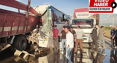 İşçi servisi tıra çarptı, 1 kişi öldü, 30 kişi yaralandı