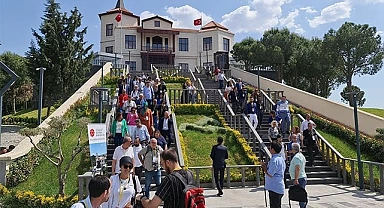 Merhum Başbakan Menderes gazetecilerle anıldı