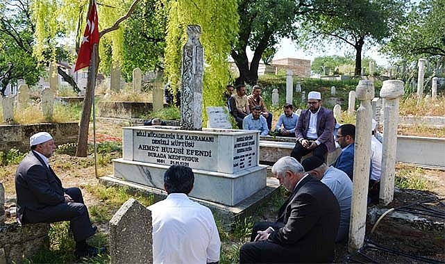 Müftü Ahmet Hulusi Efendi, kabri başında anıldı
