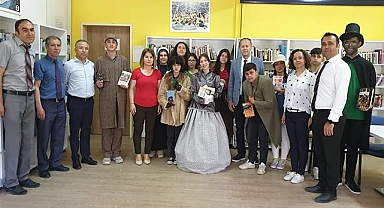 Öğrenciler, miniklere kitap sevgisini aşıladı