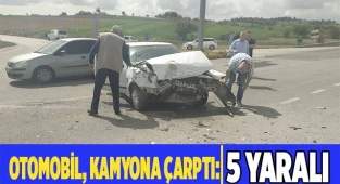 Otomobil kontrolsüz şekilde kavşağa giren kamyona çarptı: 5 yaralı