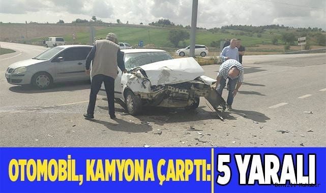 Otomobil kontrolsüz şekilde kavşağa giren kamyona çarptı: 5 yaralı