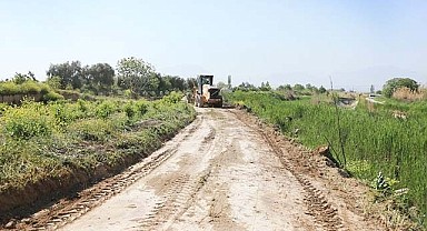PAMUKKALE BELEDİYESİNDEN ÇİFTÇİLERE YOL DESTEĞİ