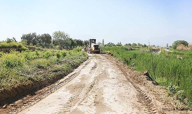 PAMUKKALE BELEDİYESİNDEN ÇİFTÇİLERE YOL DESTEĞİ