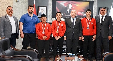 SARAYKÖYLÜ ŞAMPİYON GÜREŞÇİLERDEN İLMAN’A ZİYARET